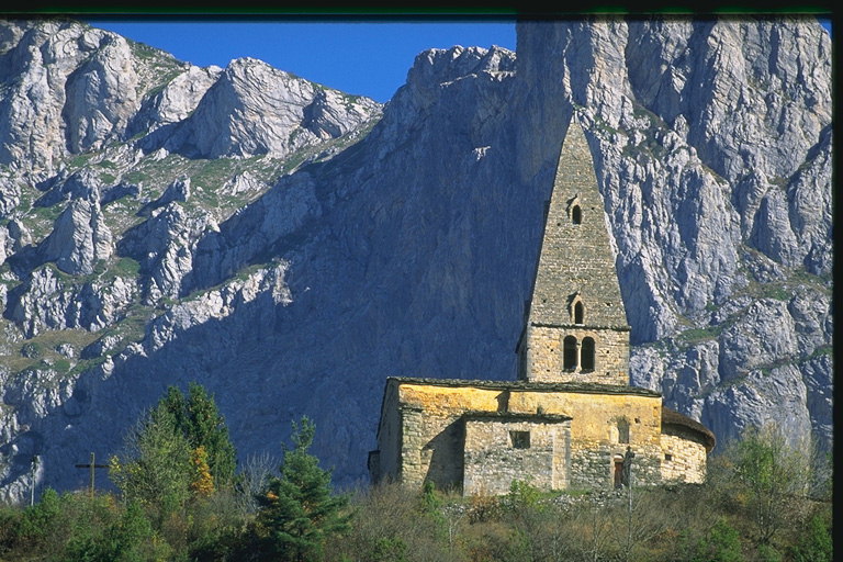 Igrejas antigas de pedra