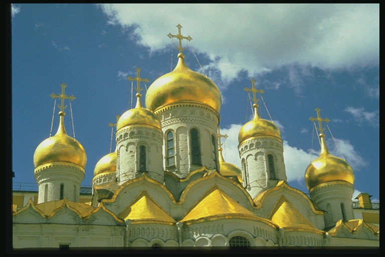 القبة الذهبية للكنيسة
