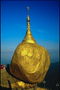 Камень золотистого оттенка с куполом