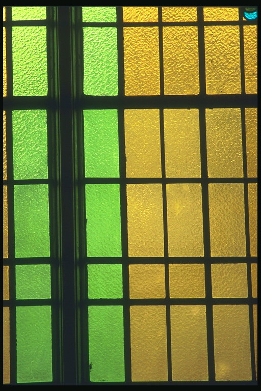 Vaalean vihreä ja keltainen laatikot lasia