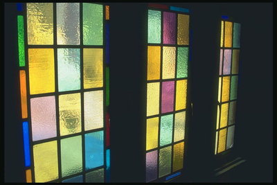 Разноцветные кубики стекла