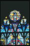 Varios colores de pinturas de colores de cristal en la iglesia