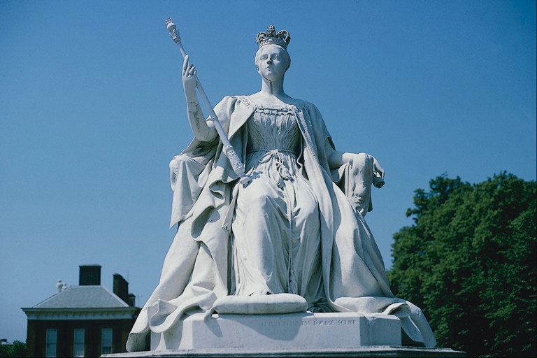 Rainha. Monumento de gesso