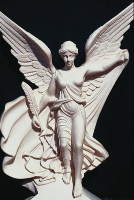 Angel me një stilolaps në duart e
