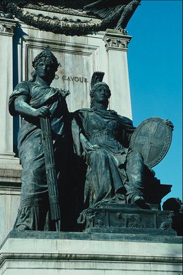 Скулптура. Богиња Атина и херој
