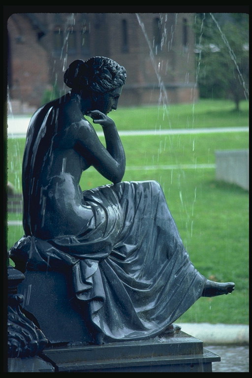 Sculpture. A woman on a pedestal