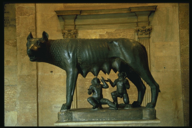Skulptur. Moren ulv og to brødre