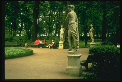 Patung di Taman