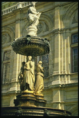 Fountains com estátuas