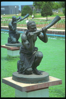 Standbeelden in de fontein