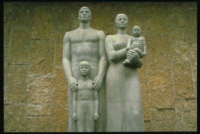 Gia đình Monument