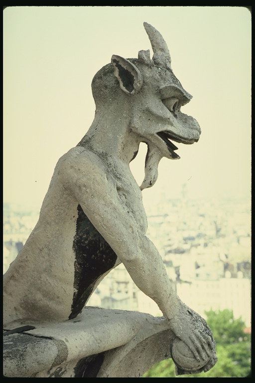 Ett av monstren i en katedral av Our Lady of Paris