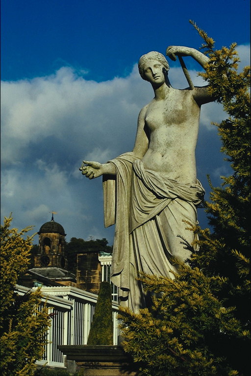 Sculptura femeie