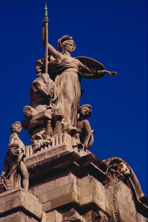 Eine Frau mit einem Speer. Skulptur