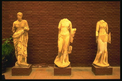 Estátuas de mulheres
