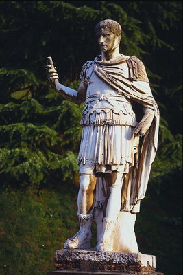 פסל של יוליוס קיסר