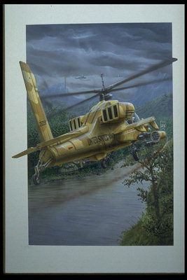 Helicóptero militar sobre el río