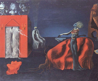 Nuit. Silhouette féminine président dans le cadre d\'un tissu rouge. Bâtiment rouge avec des objets sur le toit