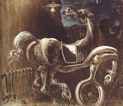 En hest med en hov i et hjul