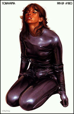 Flickan i svart hud-stram kostym