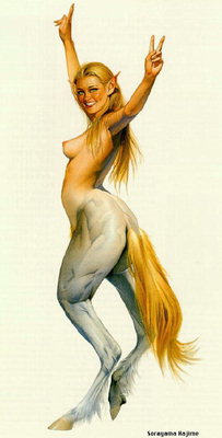Chica con una cola y patas del caballo