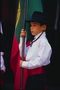 Мальчик с флагом в руке. Шляпа с широкими полями
