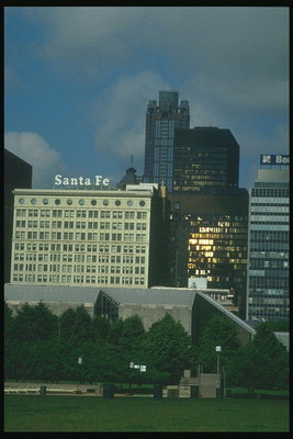 Santa Fe в Чикаго оперирует большим потоком денег в сфере финансирования