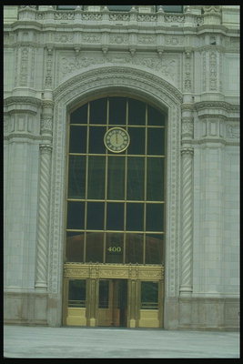 фасад здания сказочной красоты предоставляющий помещение для проживания американским гражданам