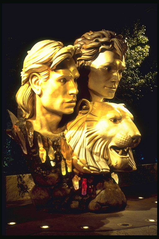 Golden statues of men, women and the head of a lion