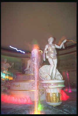 Статуя богини удачи в казино Лас-Вегаса 