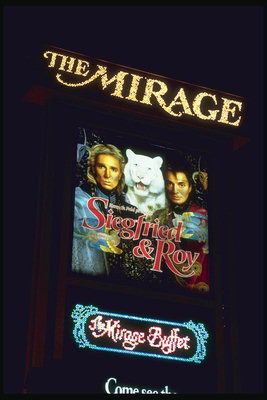 Реклама спектакля Мираж в американском Лас-Вегасе
