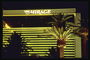 Hotelul este luminat de un hotel de neon lumini în Las Vegas