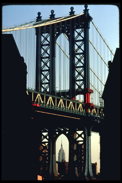 Двухэтажный мост в центре Нью-Йорка