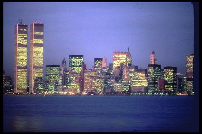 Вечерние огни в нью-йоркских небоскрёбах