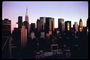 Нью-йоркские небоскрёбы рано утром в лучах восходящего солнца