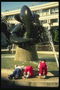 Памятник дельфинам среди фонтана в Сан-Франциско
