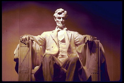 Скульптура Аврааму Линкольну
