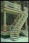Извивистая лестница с балкона