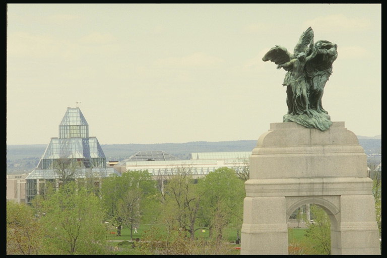 Statuen af en engel i den canadiske hovedstad - et sted sammenløb turister