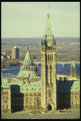 Зелёные крыши многих канадских сооружений свидетельствуют об изобилии дешёвой меди во время постройки