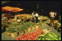 На вегетарианском рынке города Оттава недостатка в овощах и фруктах нет