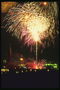 Ночные фейерверки в канадской столице - признак массового празднования знаменательной даты