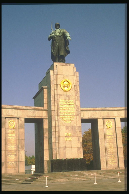 Памятник солдату