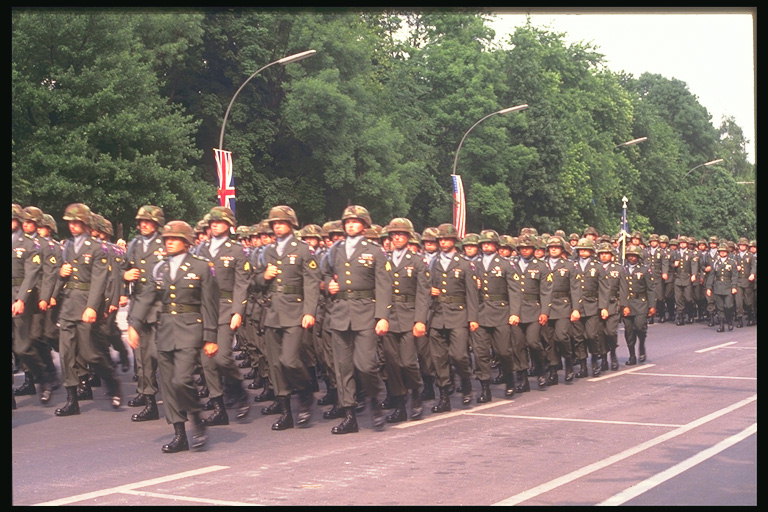 Парад на площади военных