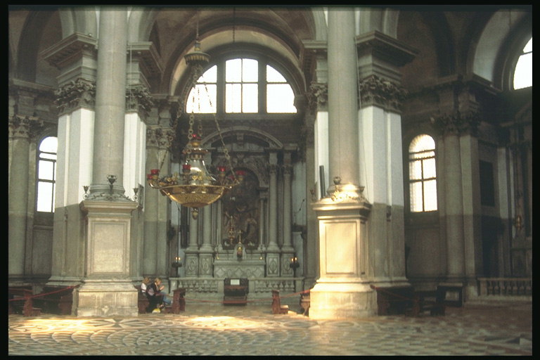 Внутри собора