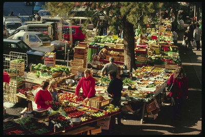 Овощной рынок. Продажа овощей и фруктов