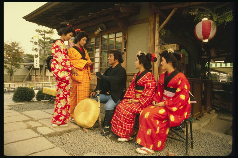 Кимоно в красном тоне