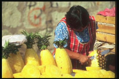 Обработка ананасов
