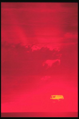Langit merah pada saat matahari terbenam di Meksiko