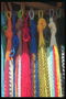 Wielobarwnej włóczki na drutach na sprzedaż w rynku meksykańskim